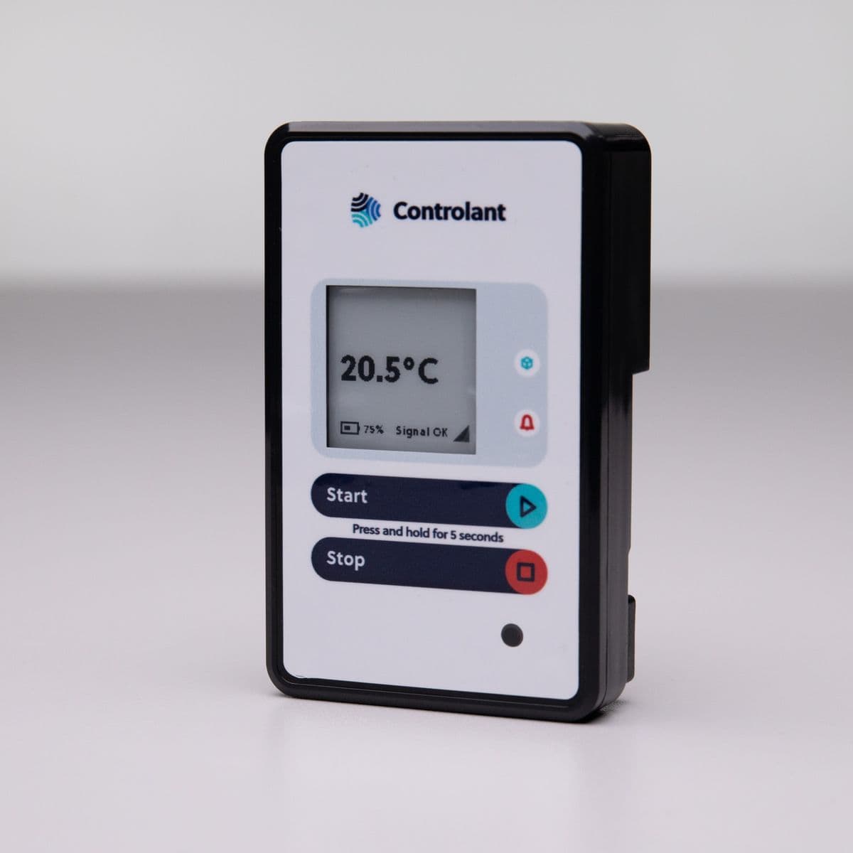 A Saga device with its e-paper display reading 20.5 °C